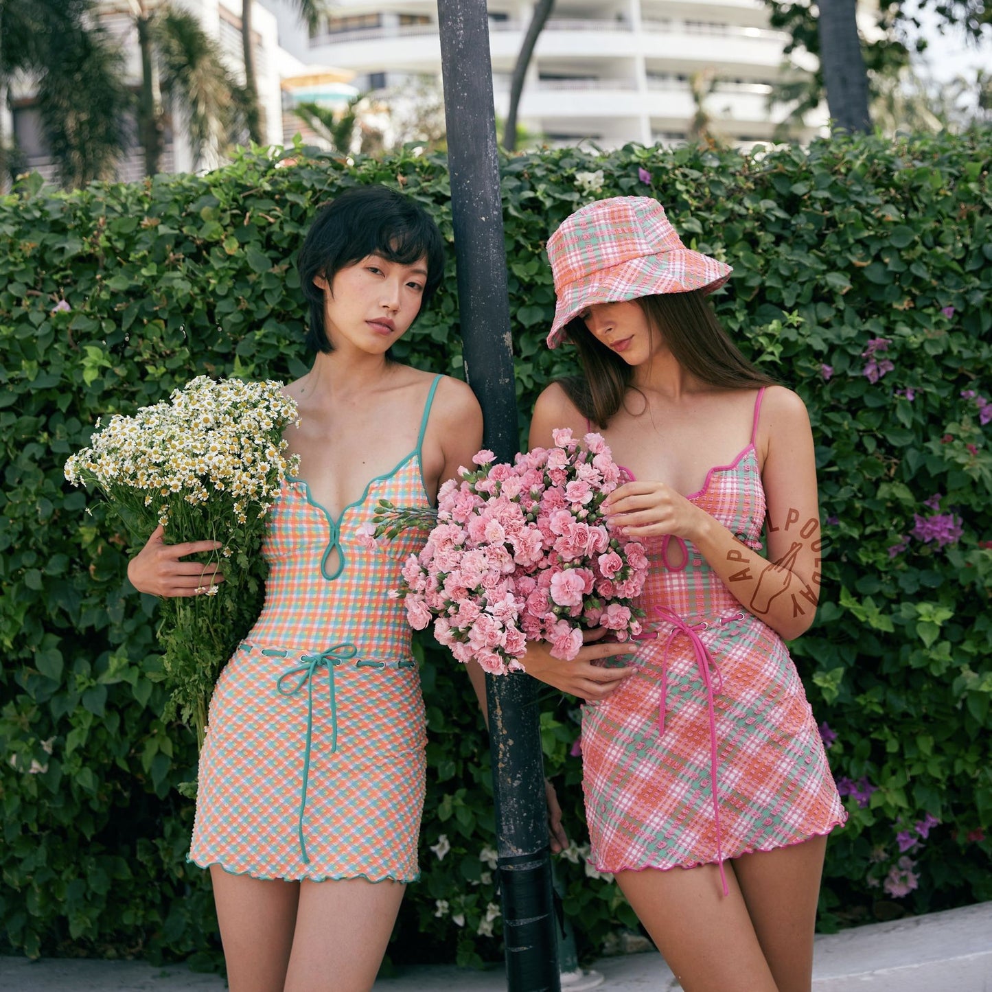 Vintage Gingham One-Piece Swimsuit with Matching Skirt – Underbust Cutout & Scalloped Trim